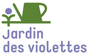 Un arrosoir, des plantes et fleurs...