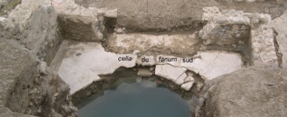 Vestiges d'un des deux temples gallo-romains de Trémonteix, avec sa source sacrée à l'intérieur de la cella (chapelle)